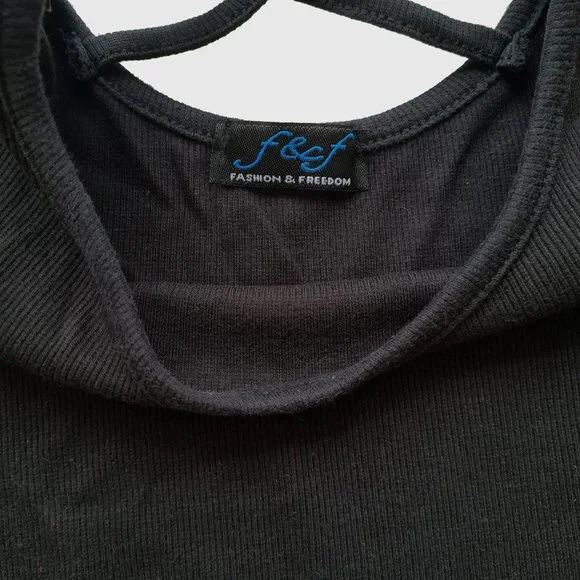 Size- S-M, Black knitted crop top - Picture 3 of 3